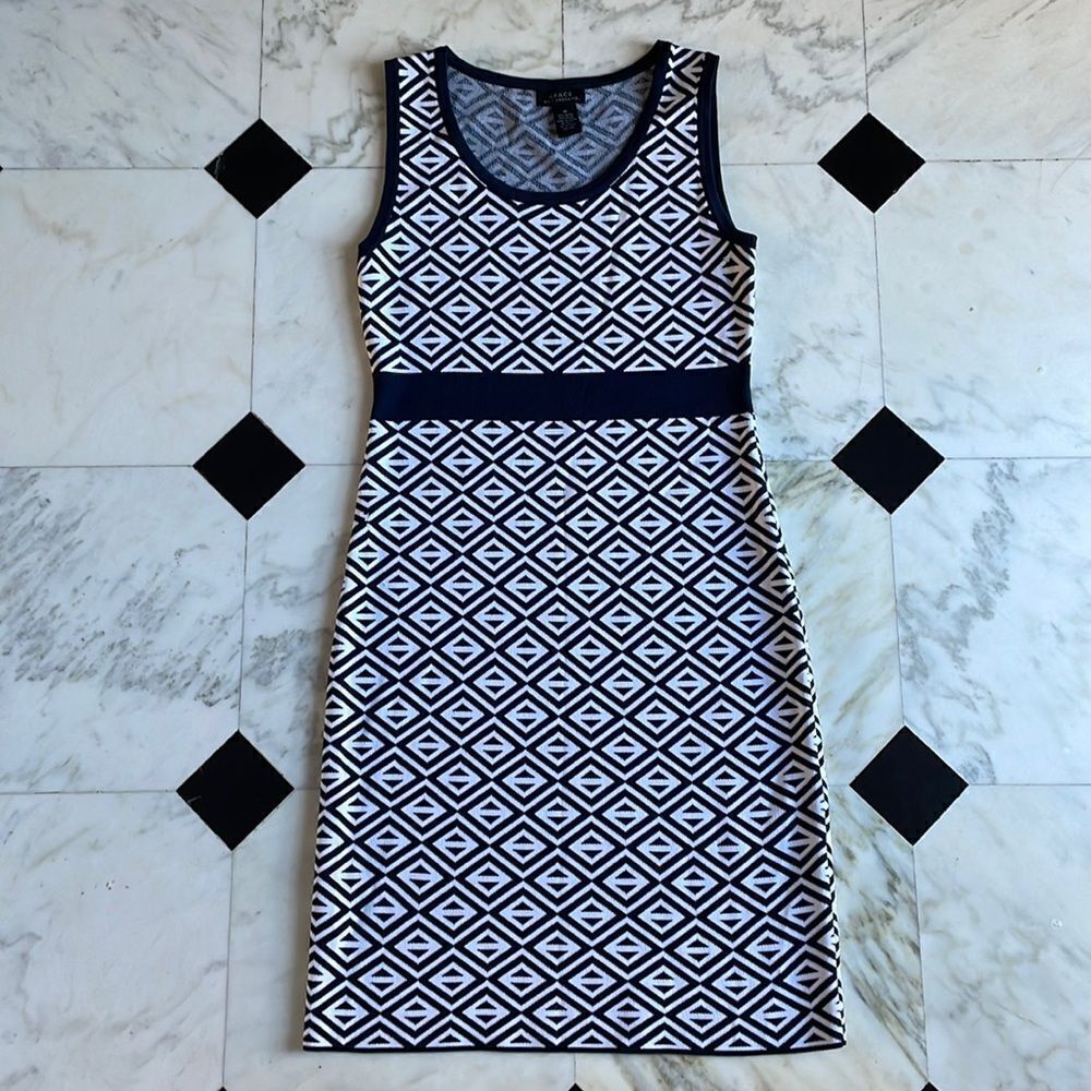 Grace Knit Dressing Deep Navy and White Triangle Pattern Dress